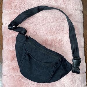 BLACK 3 POCKETED PRETTYLITTLETHING FANNY PACK